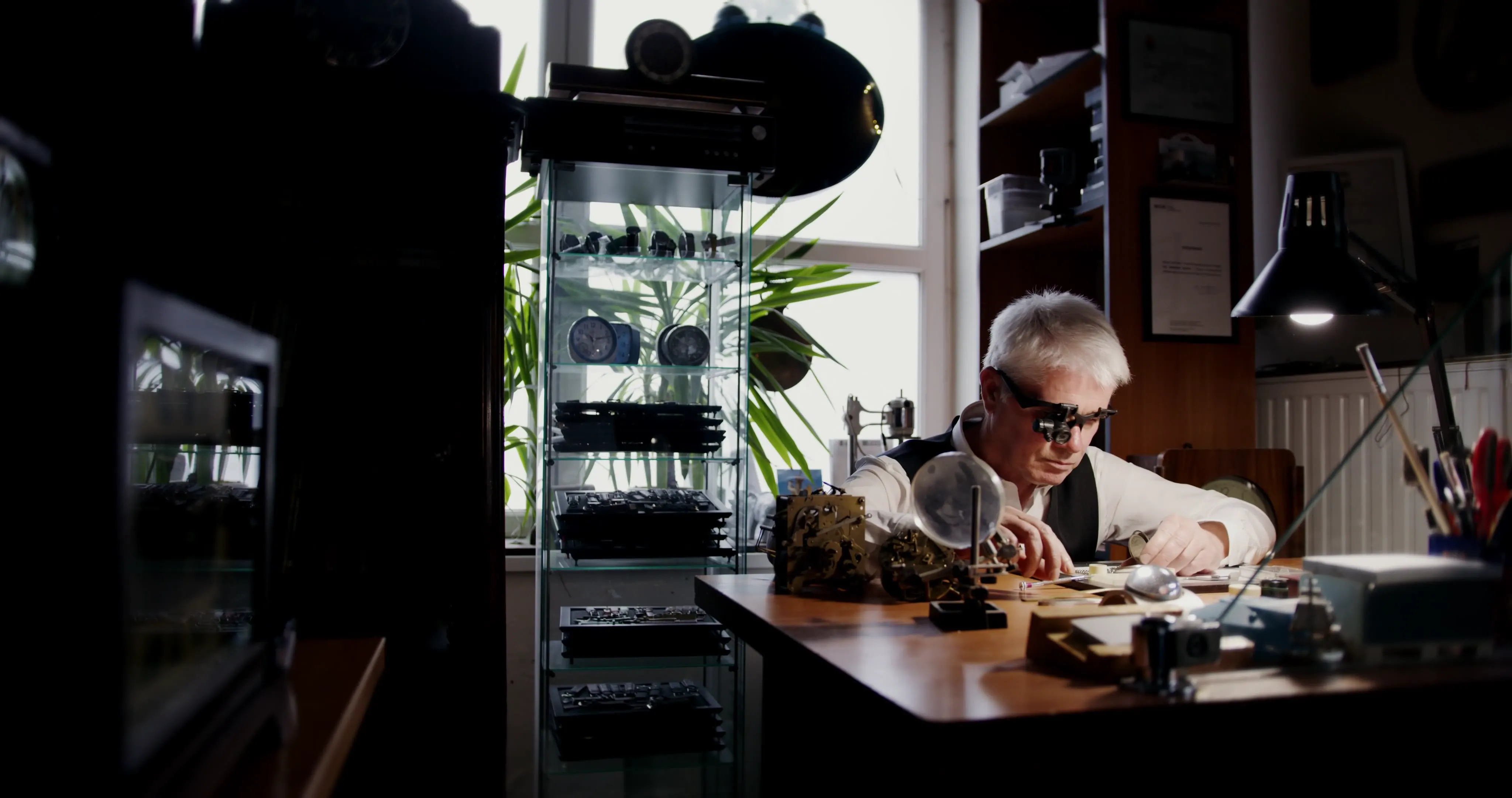 Watchmaker at the bench — film still